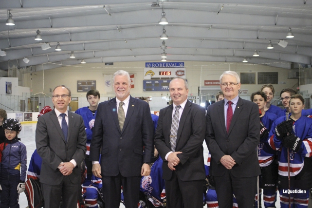 11 M$ pour rénover l'aréna de Roberval Le ministre des Affaires municipales et de l'Occupation... (Photo Le Quotidien, Isabelle Tremblay)