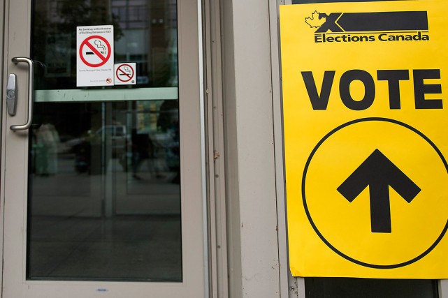 Les électeurs votent dans cinq circonscriptions fédérales lundi