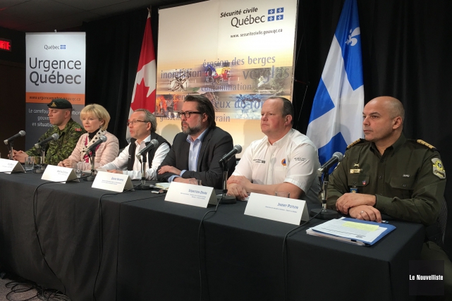 Inondations: plusieurs jours difficiles à venir Dans l'ordre habituel, on retrouve le lieutenant-colonel des... (Photo: Stéphane Lessard, Le Nouvelliste)
