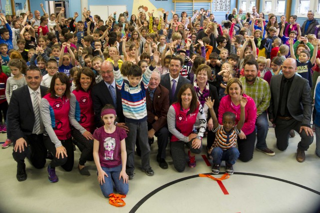 Nouveau parc à l'école Marguerite-Bourgeois À l'avant, le jeune Tommy Boisvert-Gauthier qui s'est... (Sylvain Mayer, Le Nouvelliste)