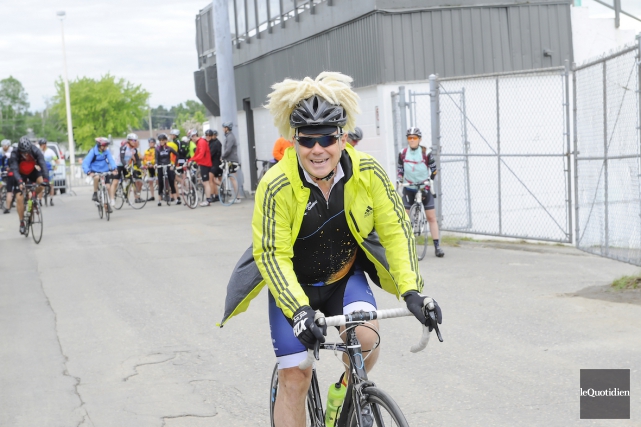 Randonnée Hydro-Québec: c'est parti pour la 16e édition Impossible d'être grognon en croisant ce cycliste qui... (Photo Le Quotidien, Gimmy Desbiens)