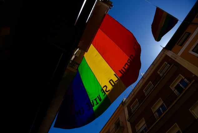La communauté LGBTQ exhorte plusieurs organismes publics à s'excuser