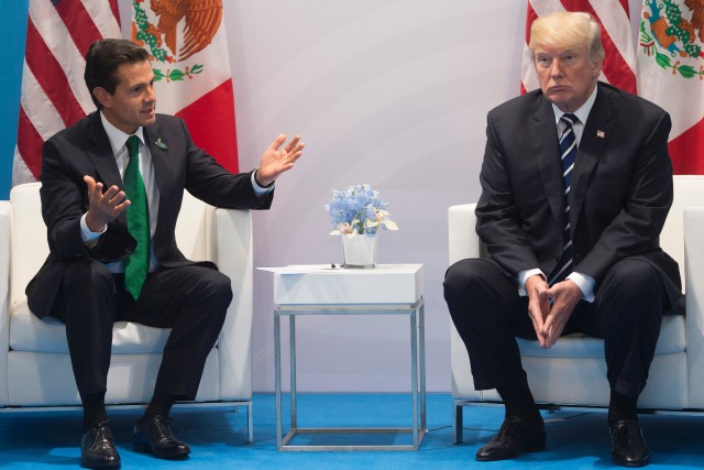 Donald Trump a rencontré le président mexicain Enrique... (PHOTO SAUL LOEB, AFP)