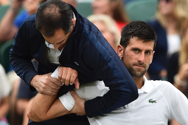 Djokovic a fait plusieurs fois appel au kiné avant de déclarer forfait. © lapresse.ca