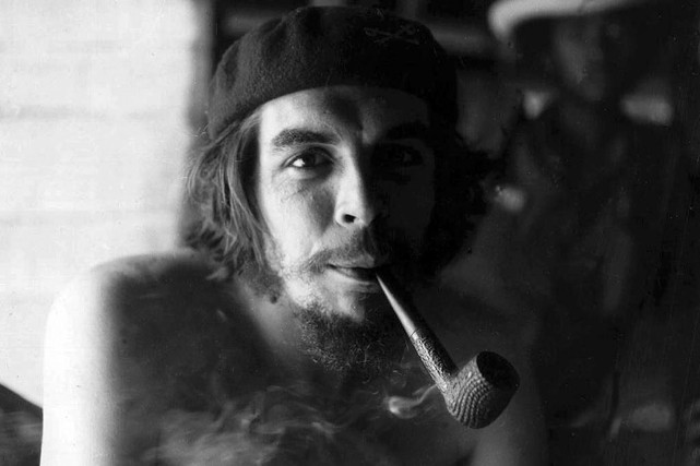 Che Guevara en 1958.... (ARCHIVES AFP)