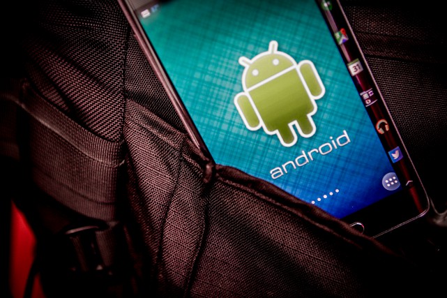 ANDROID SECURITY A Samsung Electronics Co. Galaxy Note Edge smartphone... (La Presse Bloomberg)