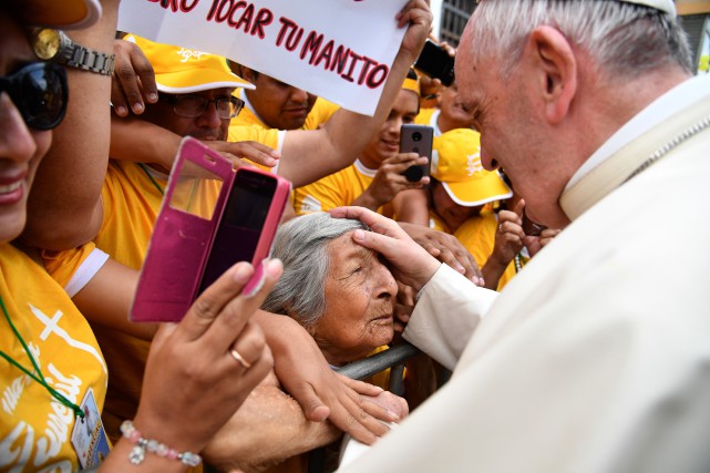 Le pape François appelle à lutter contre le fléau des féminicides