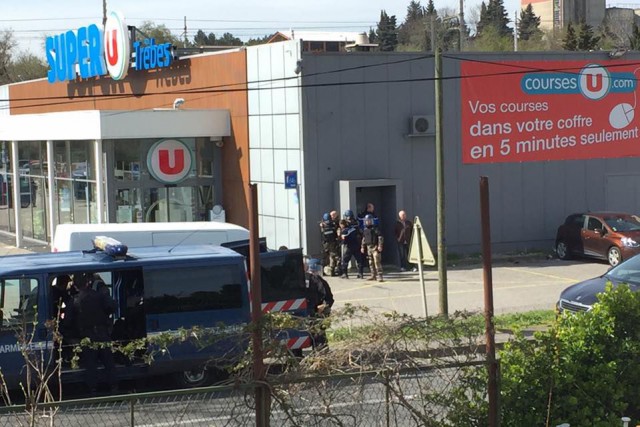 Prise d'otages en France: trois morts, le suspect se revendique de l'EI