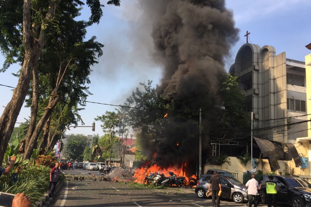 Indonésie: des attentats suicide commis par deux familles