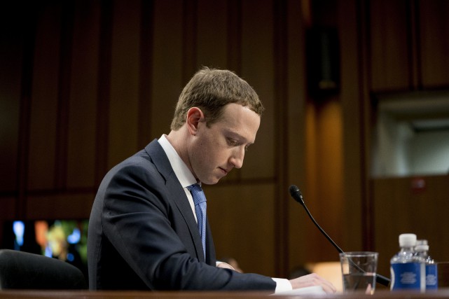 Facebook: Zuckerberg refuse de bannir les négationistes