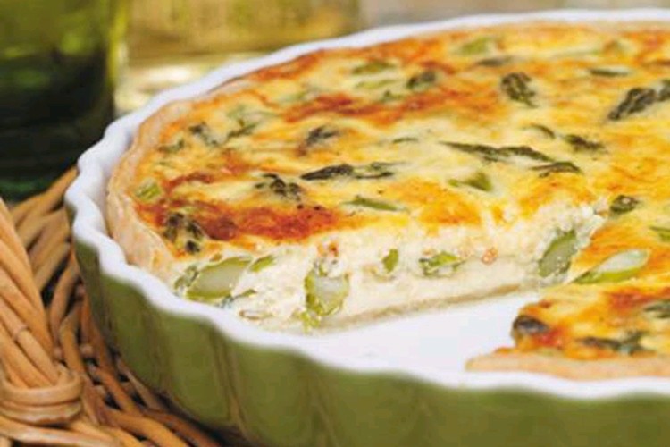 La Recette De Ricardo Quiche Aux Asperges Et Au Fromage Valbert Ricardo