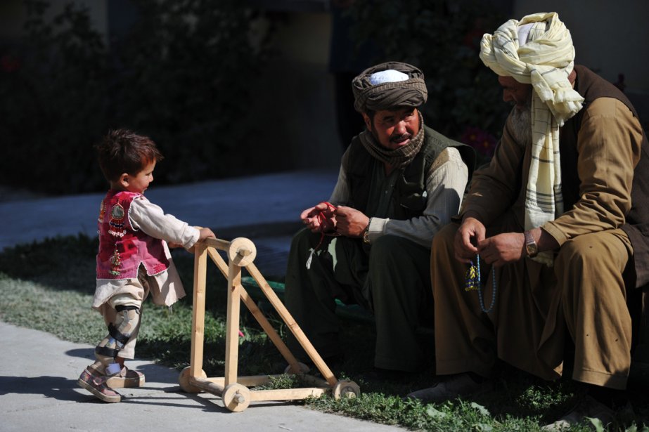 599752-afghanistan-enfant-trois-ans-avance GUERRES