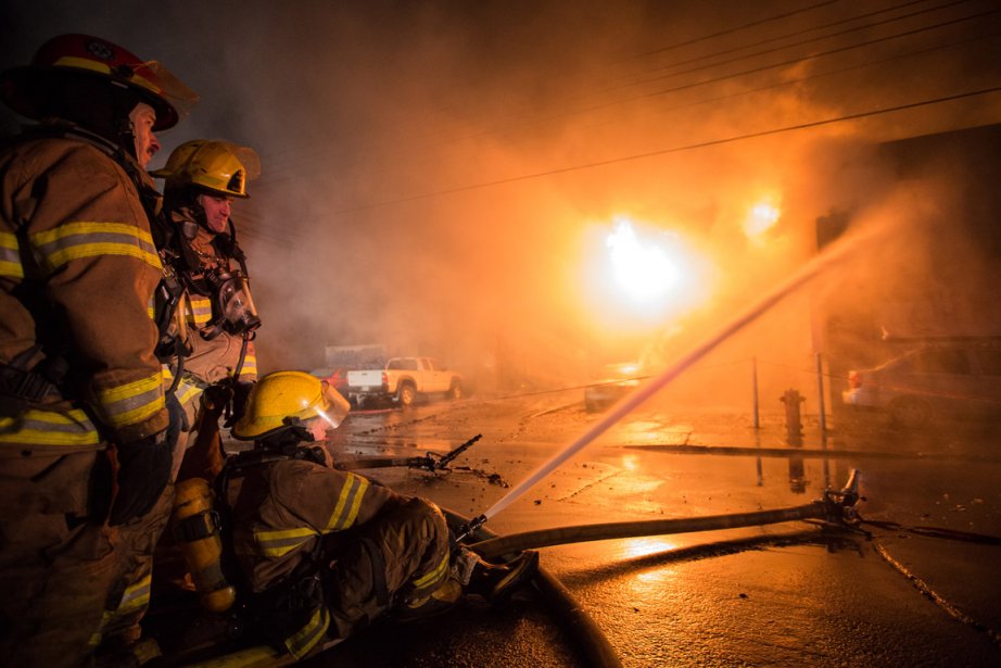 Violent incendie dans l'est de Montréal