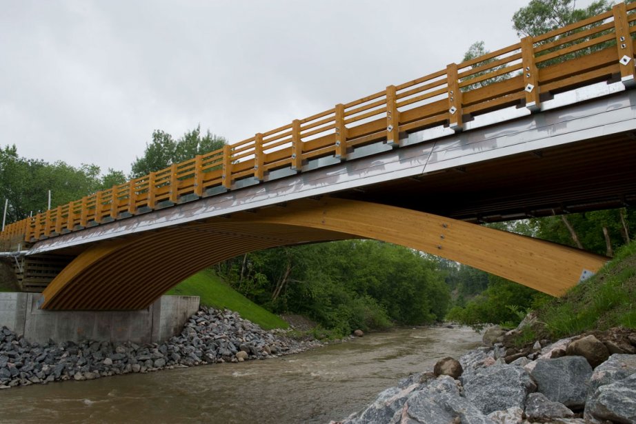 Un pont tout en bois dans Portneuf | Annie Morin | Transports