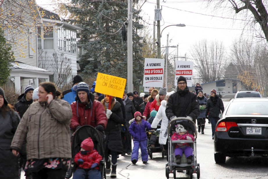 Les citoyens de Saint-Césaire prennent les rues d'assaut - LaPresse.ca