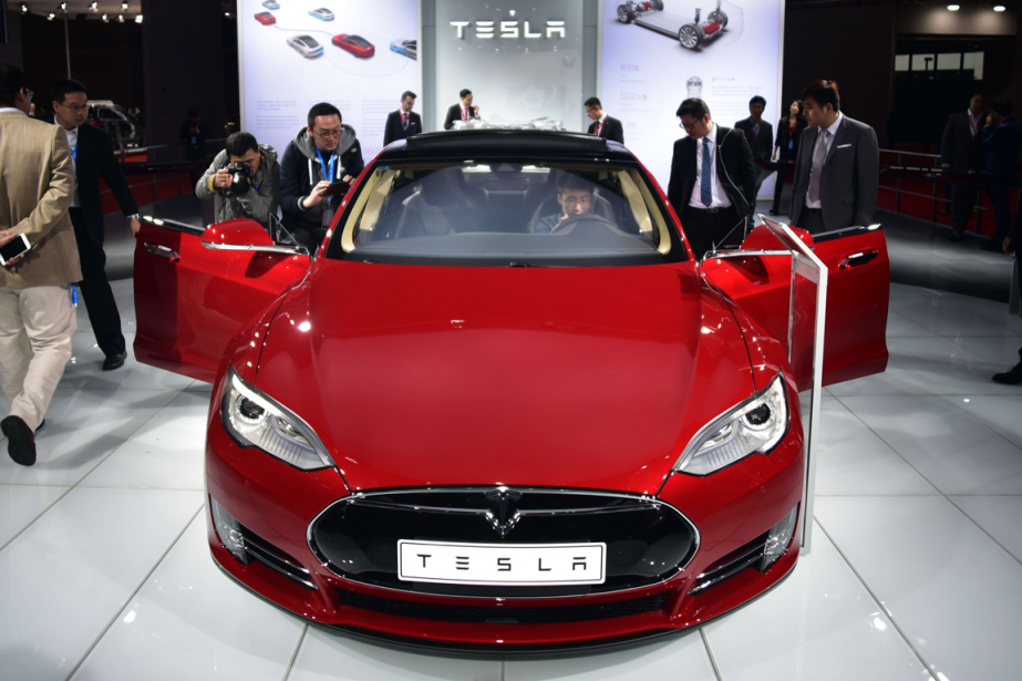 Résultat de recherche d'images pour "Tesla "model s" portière ouverte"