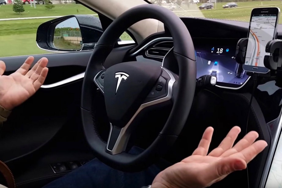 Malgré La Controverse Et Les Enquêtes Tesla Ne Va Pas Désactiver Autopilote 3615