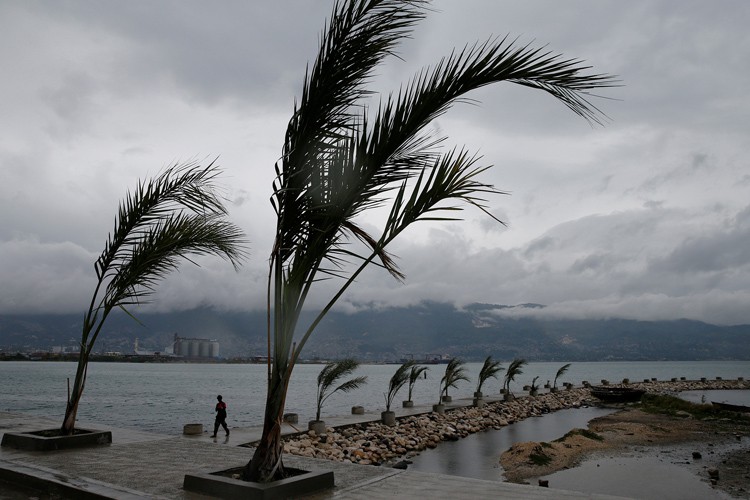 L'ouragan Matthew poursuit sa lente destruction