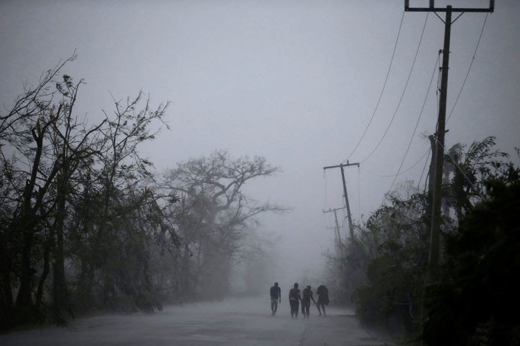 L'ouragan Matthew poursuit sa lente destruction