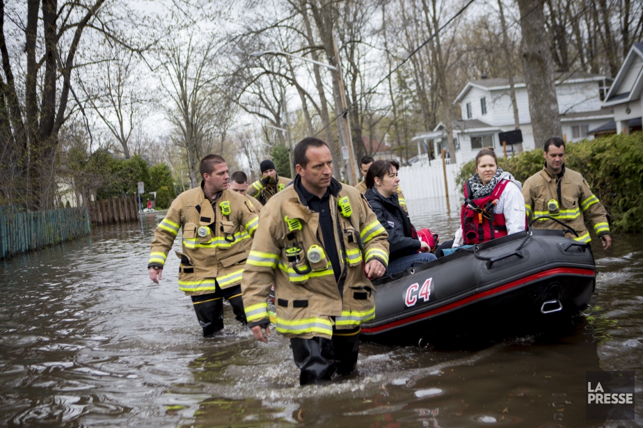Plus de 1000 personnes ont été secourues au... (PHOTO SARAH MONGEAU-BIRKETT, LA PRESSE)