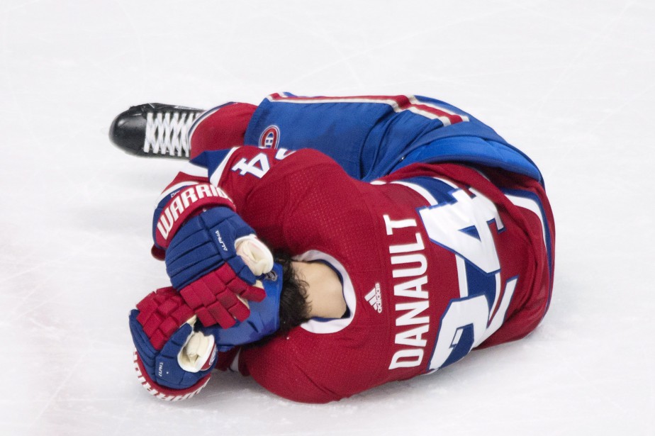 Phillip Danault évacué sur civière après un tir à la tête | Hockey