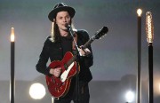 2016 American Music Awards - Show - image 14.0 James Bay semble avoir pris de l'aisance dans... (Photo Matt Sayles, archives Associated Press) - image 14.0