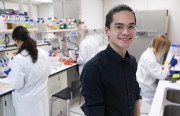 Biopiratage: bricoleurs du vivant - image 12.0 Le cofondateur de Brico Bio Kevin Chen, dans... (PHOTO PAUL CHIASSON, LA PRESSE CANADIENNE) - image 12.0