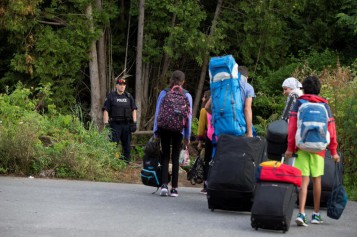 Une vague de réfugiés salvadoriens appréhendée