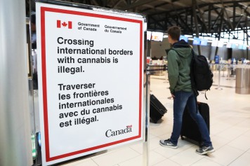 Une amende au lieu des tribunaux pour les voyageurs transportant du <em>pot</em>