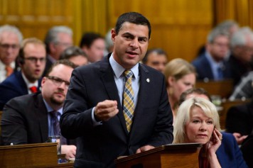 Alain Rayes croit qu'une «vague bleue» peut déferler sur le Québec