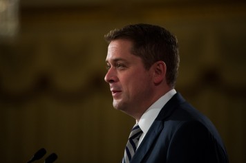 Promesse de révision du guide alimentaire: Andrew Scheer critiqué