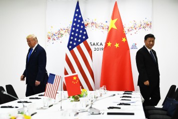Trump annonce une hausse de taxes douanières sur les produits chinois
