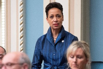 Atteinte d'un cancer, la ministre Girault reprend ses activités