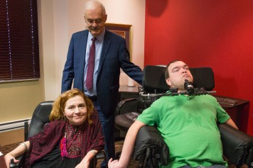 Aide médicale à mourir: Ottawa réclame un délai