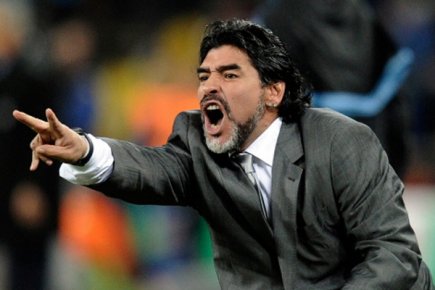 Soccer : Maradona attaque une nouvelle fois Pelé