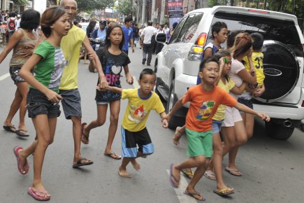 Des habitants de la ville de Cebu qui... (Photo AFP)