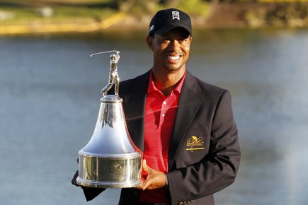 Golf : Tiger  Woods remporte son premier tournoi officiel depuis 2009