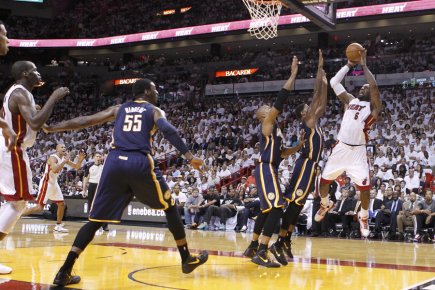 LeBron James mène le Heat à la victoire