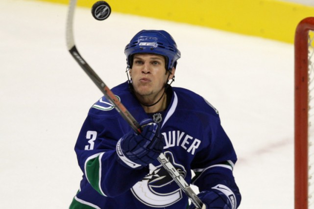 Kevin Bieksa Reste Avec Les Canucks | Hockey