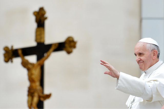 Le pape dénonce le «travail d'esclave» au Bangladesh «Le titre qui m'a vraiment frappé le jour... (PHOTO GABRIEL BOUYS, AFP)