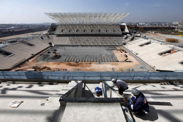 Mondial 2014: le stade de Sao Paulo pourrait ne pas être prêt La FIFA a clairement établi qu'elle n'accepterait aucun... (Photo Paulo Whitaker, Reuters)
