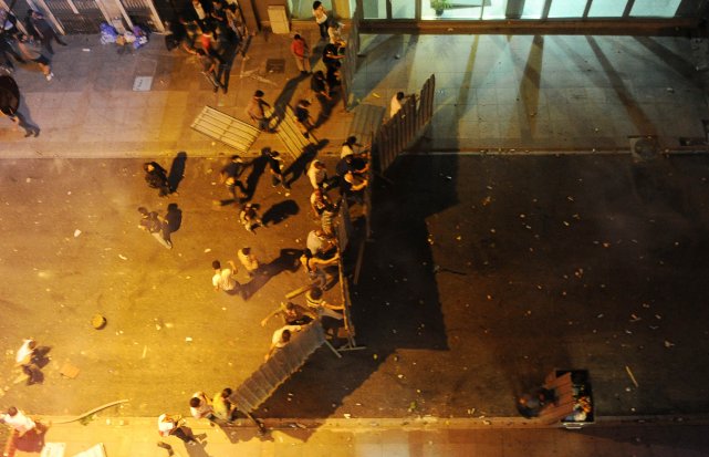 Violences à Istanbul: Washington rappelle à l'ordre son allié turc De violents affrontements ont opposé vendredi toute la... (PHOTO BULENT KILIC, AFP)