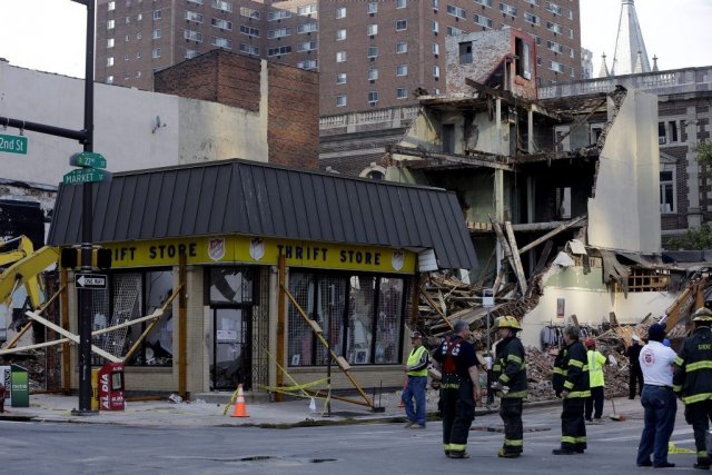 Effondrement à Philadelphie: l'entreprise de démolition soupçonnée Les enquêteurs fédéraux et municipaux tentent de comprendre... (Photo Matt Rourke, Associated Press)