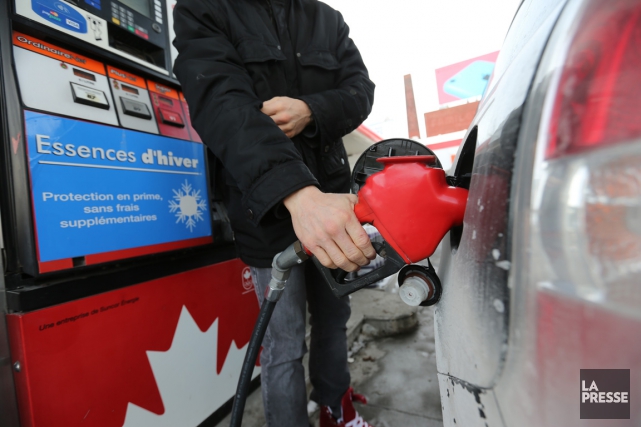 L'essence atteint 1,35 $ le litre à Montréal Il y a quelques jours, l'analyste Dan McTeague,... (PHOTO MARTIN CHAMBERLAND, ARCHIVES LA PRESSE)