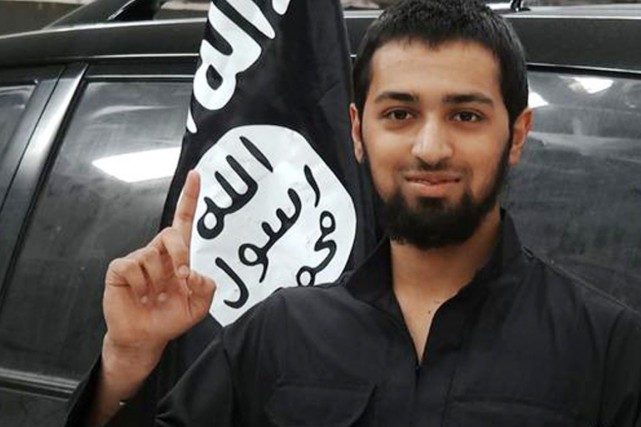 Mort du plus jeune kamikaze britannique Talha Asmal, dont la photo s'étalait lundi à... (IMAGE AP)