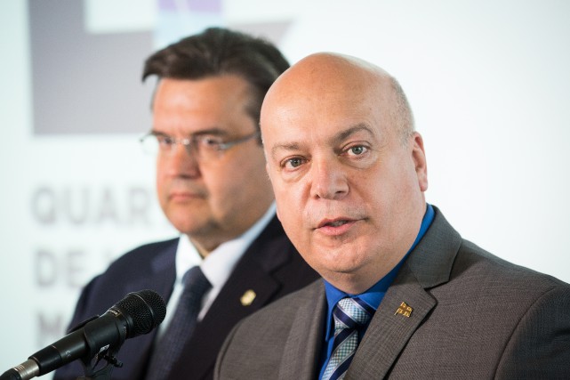 Coup de main au Quartier de l'innovation Denis Coderre et Robert Poëti ont tour à... (PHOTO OLIVIER PONTBRIAND, LA PRESSE)