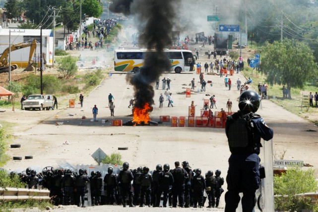 Six personnes sont mortes et plus d'une centaine... (PHOTO Jorge Luis Plata, REUTERS)
