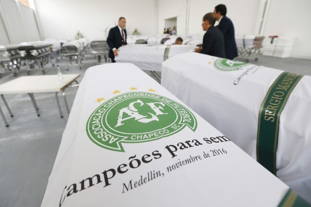 Colombia Air Crash Parmi les 71 morts se trouvait la quasi-totalité... (photo Fernando Vergara, archives AP)