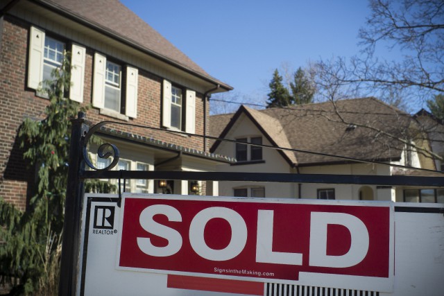 Wynne Housing 20170410 Cette taxe s'inscrira dans une série très attendue... (Photo archives, La Presse canadienne)