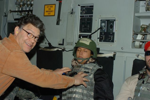 Inconduite sexuelle: Al Franken se dit «gêné et honteux» Plus tôt en novembre, Leeann Tweeden a publié une... (PHOTO TIRÉE DE TWITTER)